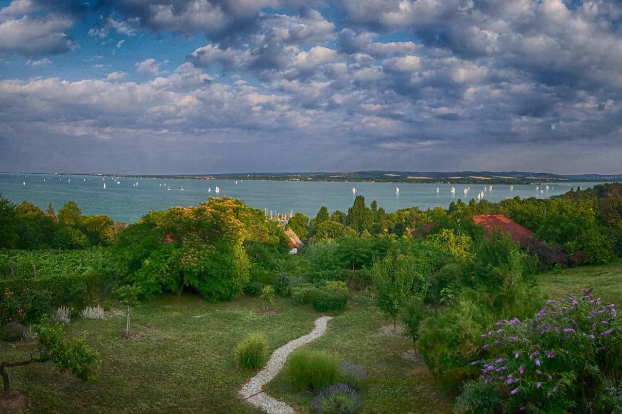 Panorama Apartment Тихань Экстерьер фото