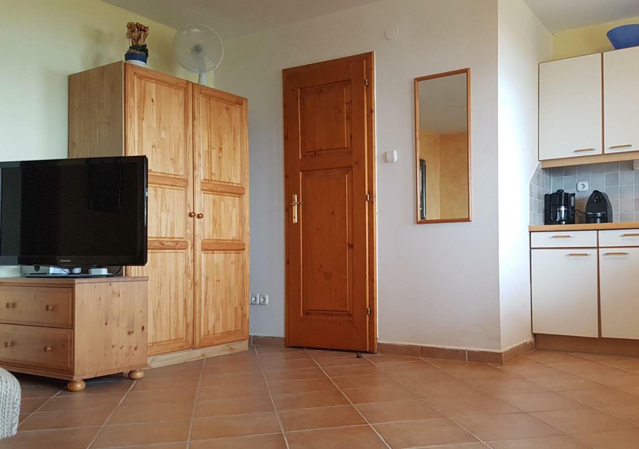 Panorama Apartment Тихань Экстерьер фото